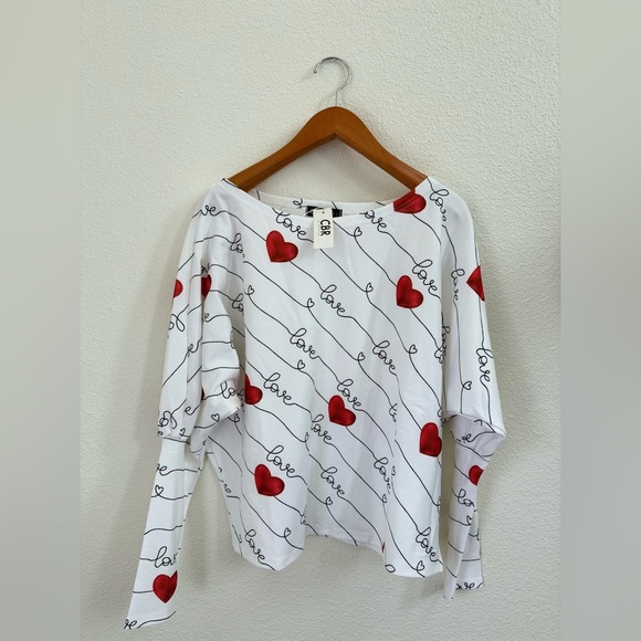 NWT CBR White Off-Shoulder Sweater with Red Hearts Women’s Size Small - Picture 3 of 8